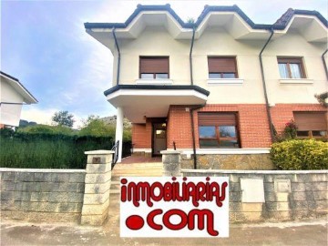 House 4 Bedrooms in Sámano