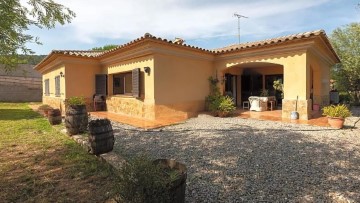 House 6 Bedrooms in Vall-Llobrega