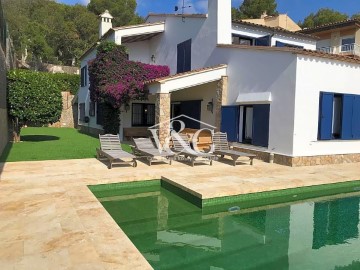 House 5 Bedrooms in Calella