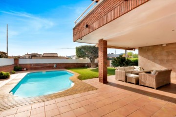 House 5 Bedrooms in El Carrer de Dalt-Pineda (La)-Pla de l'Alzina