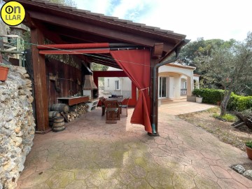 House 4 Bedrooms in L'Ametlla del Vallès