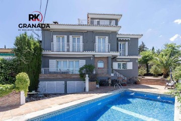 House 4 Bedrooms in Barrio de la Vega