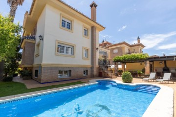 House 5 Bedrooms in Ogíjares