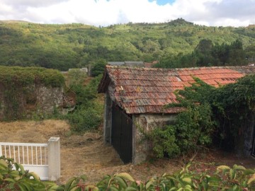 Quintas e casas rústicas em Fornelos de Montes (San Lorenzo P.)