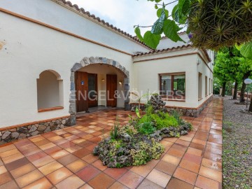 House 5 Bedrooms in Campins