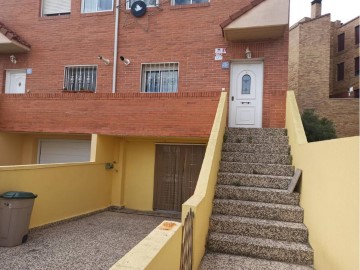 House 4 Bedrooms in La Muela