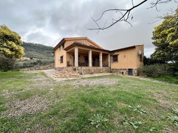 Casa o chalet 4 Habitaciones en Serradilla