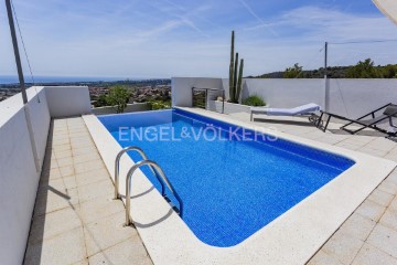 House 4 Bedrooms in Eixample Residencial