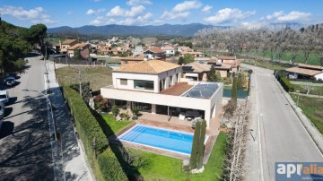 House 5 Bedrooms in Cardedeu