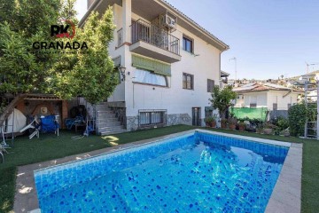 House 4 Bedrooms in Cenes de la Vega