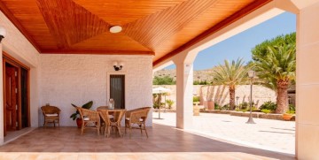 House 4 Bedrooms in Hondón de las Nieves / el Fondó de les Neus