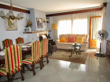 House 4 Bedrooms in Centre-El Pedró