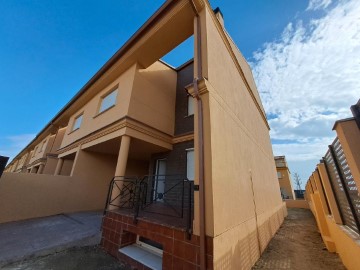 House 3 Bedrooms in Parla Este