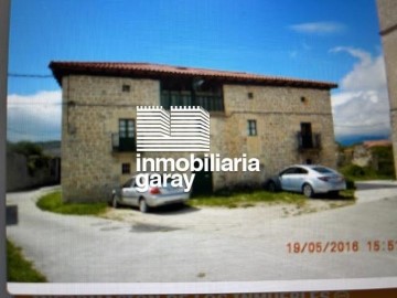 House 4 Bedrooms in San Llorente