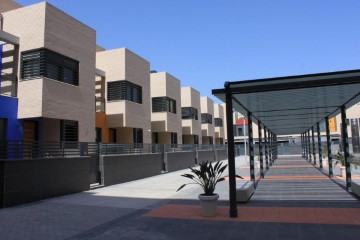 House 4 Bedrooms in Elche Ciudad