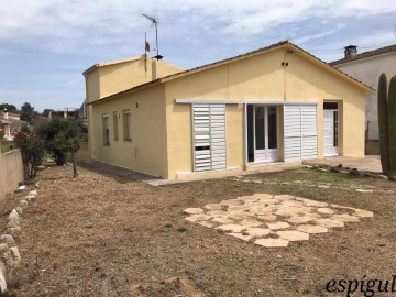 House 4 Bedrooms in Les Roques