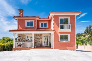 House 5 Bedrooms in Bemantes (Santo Tomé)