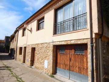 House 4 Bedrooms in Sant Vicenç dels Horts