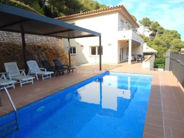 House 4 Bedrooms in Aiguafreda - Sa Tuna