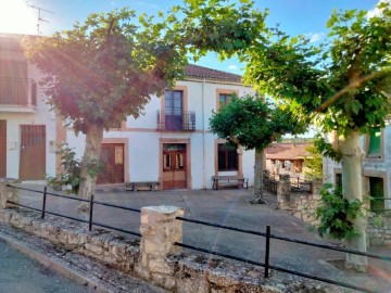 Maison 8 Chambres à Cerezo de Abajo