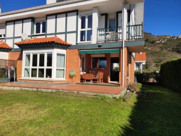 House 4 Bedrooms in Abanto de Suso