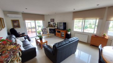 House 4 Bedrooms in El Mirador