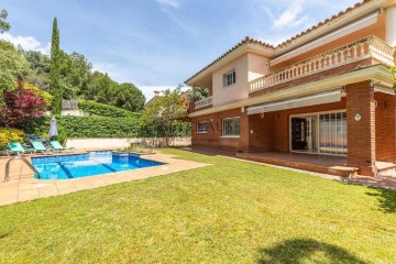 House 6 Bedrooms in Teià