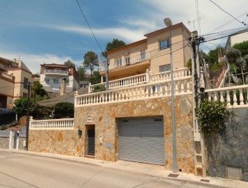 House 4 Bedrooms in Can Castany
