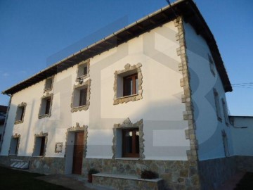 House 5 Bedrooms in Quincoces de Yuso