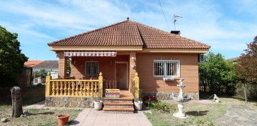 House 4 Bedrooms in Calalberche