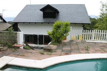 House 4 Bedrooms in Vallgorguina