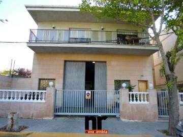 House 4 Bedrooms in Caneletes-Turonet