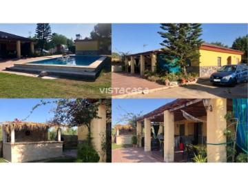 House 5 Bedrooms in Carmona