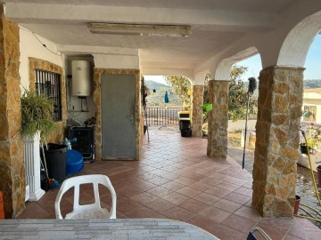 House 2 Bedrooms in Llombai