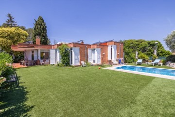 House 5 Bedrooms in Bellaterra