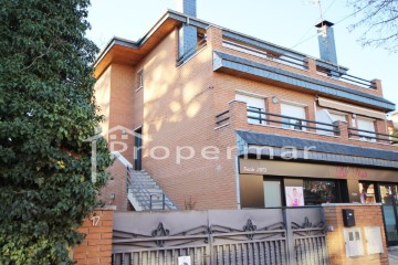 House 4 Bedrooms in Cardedeu