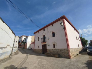 House 6 Bedrooms in Asarta