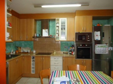 House 3 Bedrooms in Viladelleva