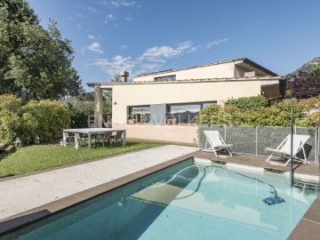 House 5 Bedrooms in Centelles