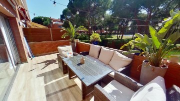 House 4 Bedrooms in Gavà mar