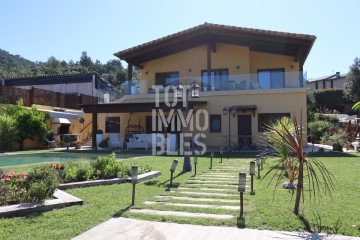 House 3 Bedrooms in Llora