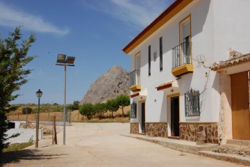 House 2 Bedrooms in Colmenar