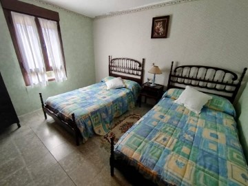House 8 Bedrooms in Bargota