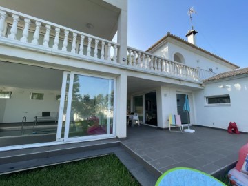 House 5 Bedrooms in Corinto
