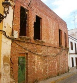 Edificio en Puebla de Sancho Pérez