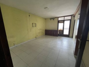 Apartment 3 Bedrooms in Sant Genís