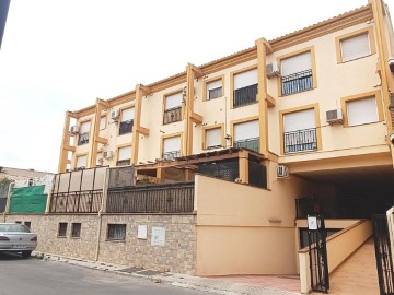 Piso 4 Habitaciones en Residencial Triana - Barrio Alto