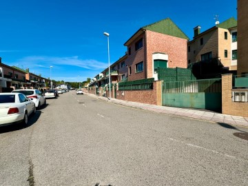 Casa o chalet 4 Habitaciones en El Carbayedo - El Quirinal