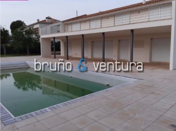 House 4 Bedrooms in L'Aragai - Prat de Vilanova