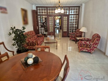 House 4 Bedrooms in Alcàsser